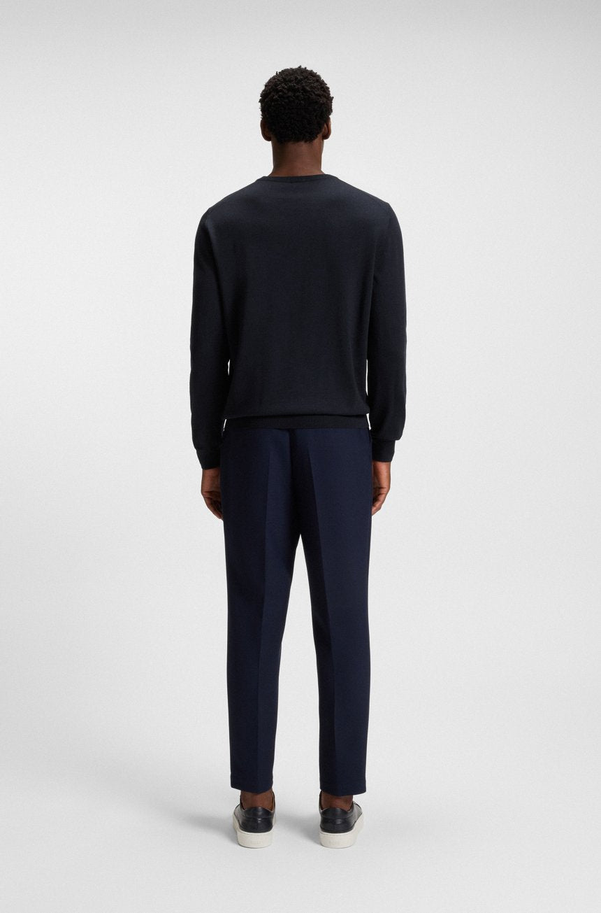 BOSS - MAGLIONE IN LANA VERGINE CON SCOLLO A V E LOGO RICAMATO 2574